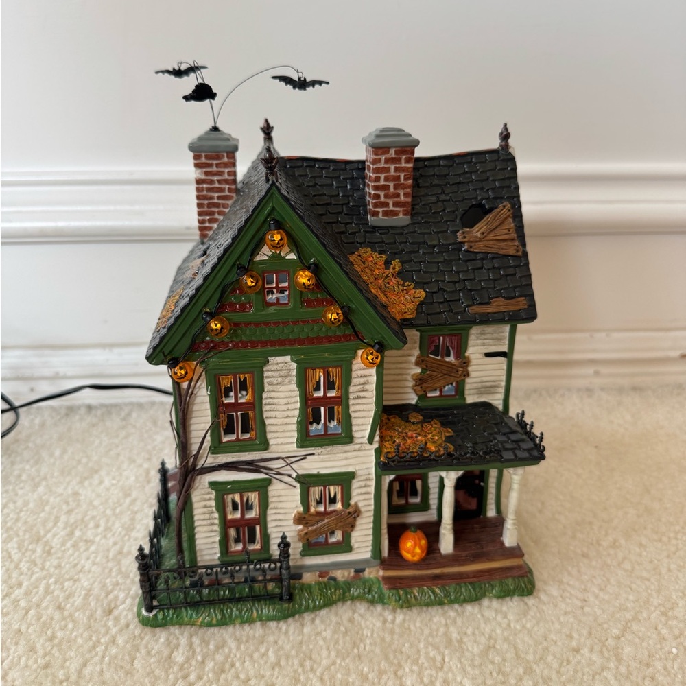 Department 56, Snow Village Halloween Series, “Spooky Farmhouse” #56.55315